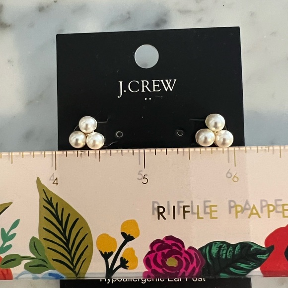 NWT J. Crew Pearl Triangle Studs - Picture 3 of 3